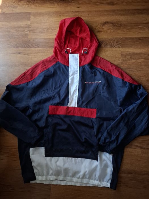 Tommy Hilfiger мъжка вегровка S- M размер.