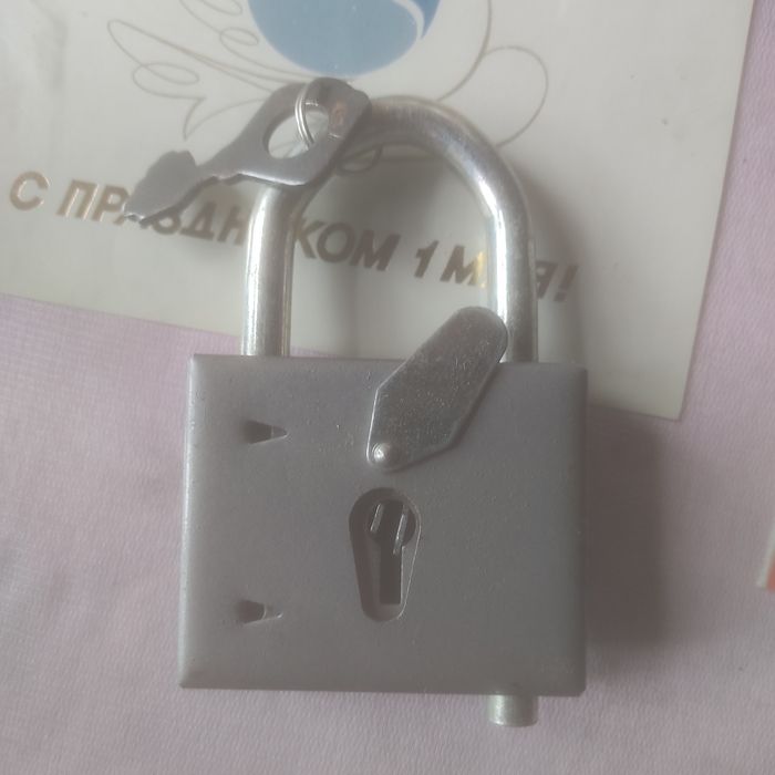 Продам  замки дверные и навесы