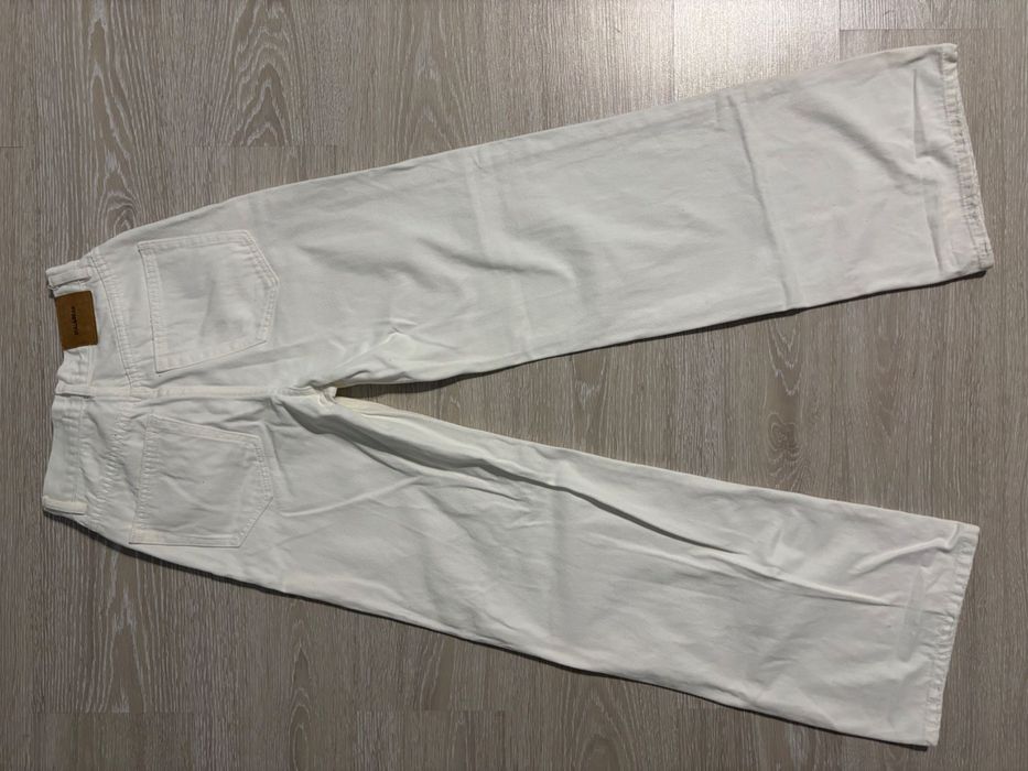 Белые джинсы Pull&Bear