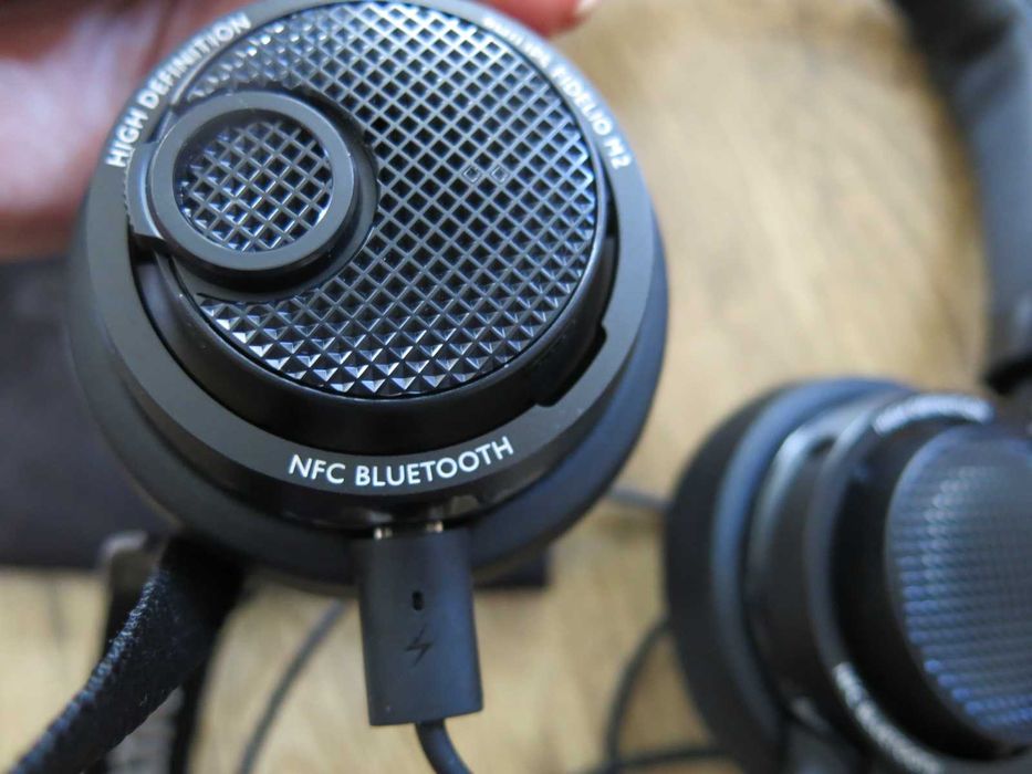 Безжични слушалки Philips Fidelio M2