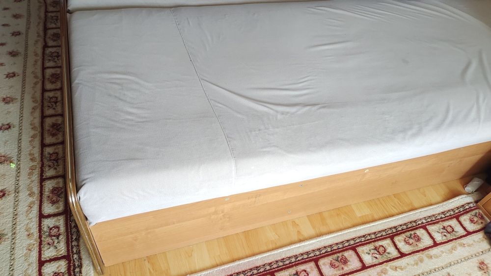 Двуспальная кровать