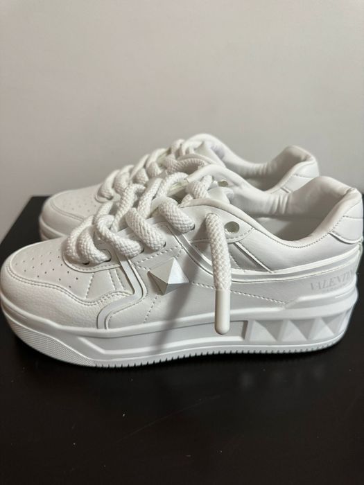 Adidasi Valentin o Garavan i - One Stud Low | sneakers - Noi