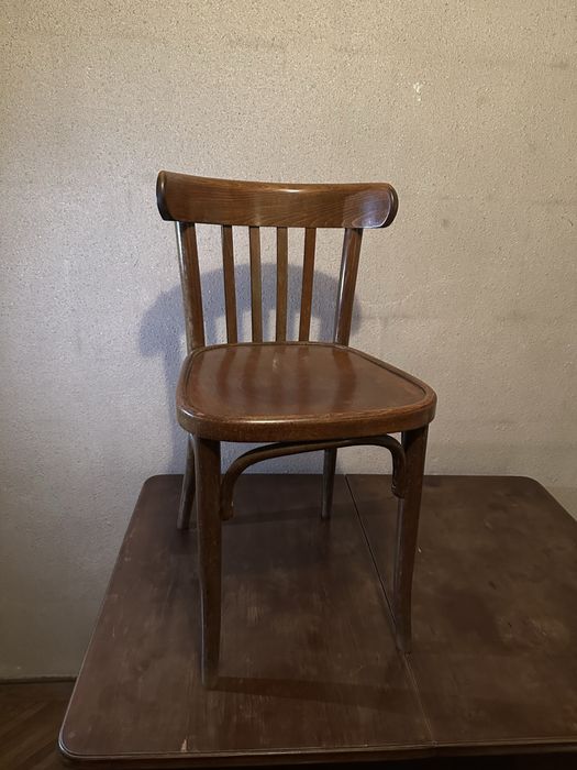 Masă extensibilă din lemn masiv + 4 scaune