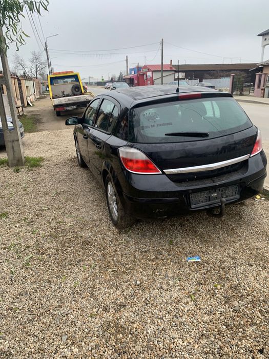 Dezmembrez  opel astra h 1,7 cdti