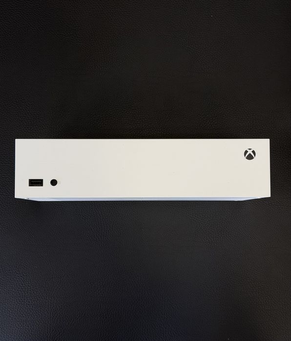 Отличен Xbox Series S