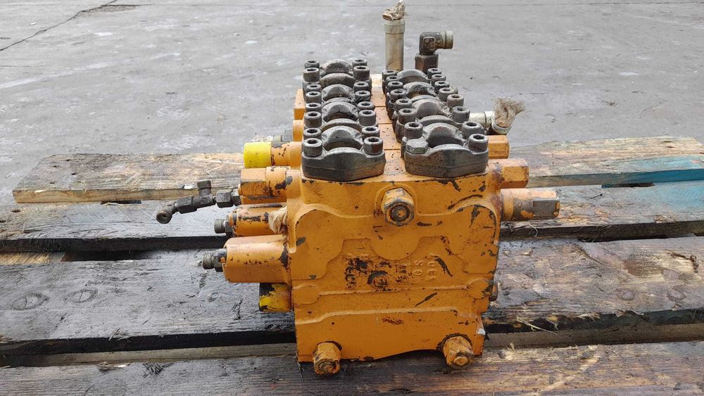 Distribuitor hidraulic excavator Case 688 ,788 ,888 ,988 ,1088 ,1188