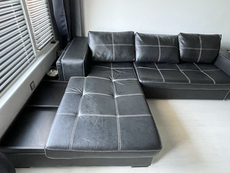 Кожен ъглов диван