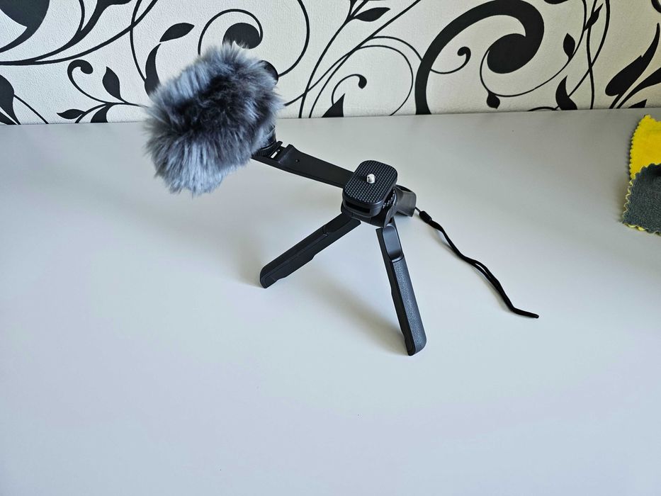 ПРОДАМ Штатив для камеры Canon HG-100TBR +Стереомикрофон Canon DM-E100