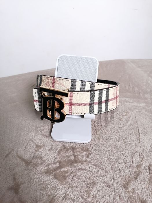 Curea burberry noua
