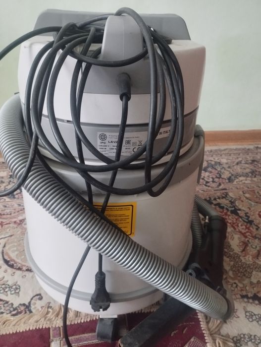 Продам пылесос хороший универсальный