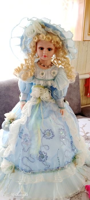 Кукла колекционная музыкальная.