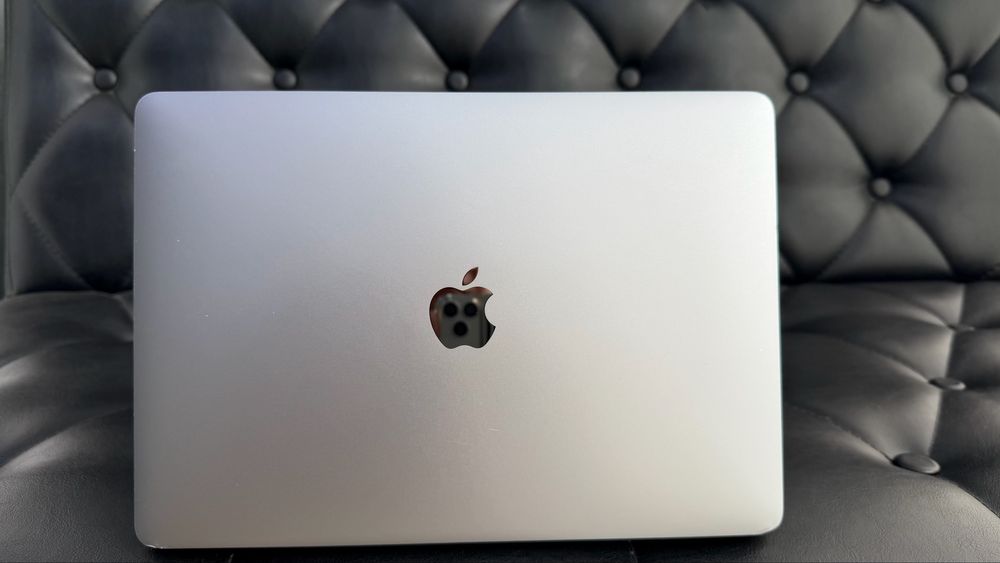 Apple MacBook Air M1 2020 года в плохом состояние
