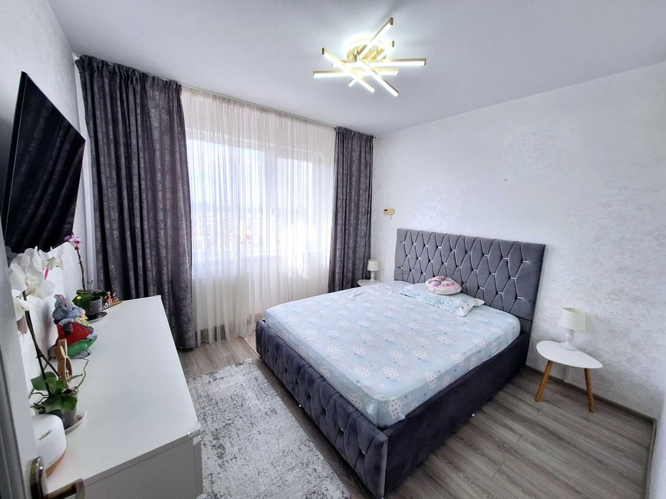 Vând apartament 3 camere decomandat