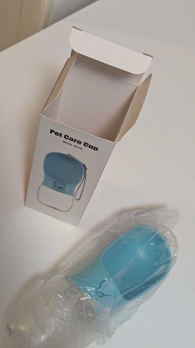 Sticlă portabilă pentru hidratare căței