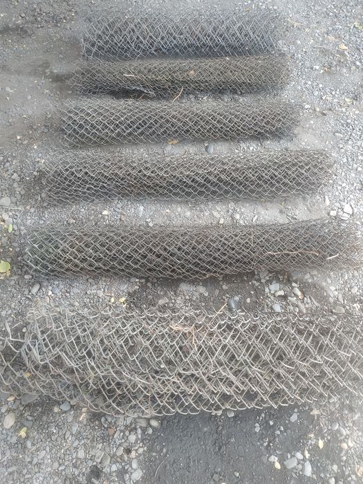Сетка Рабица . 6 рулонов, приблизительно один рулон 2 метра.