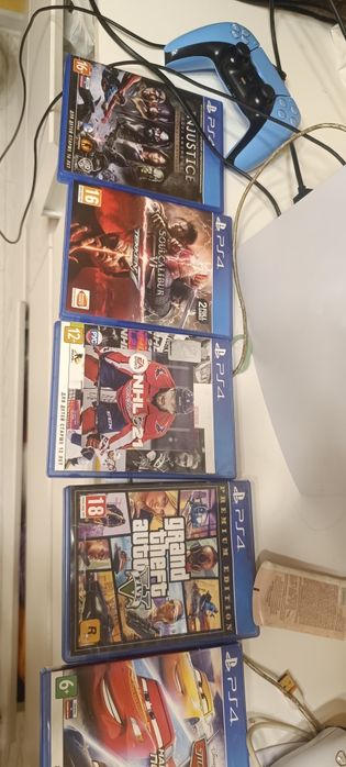 Продам Sony PlayStation 5 в комплекте с дисками 2 геймпада