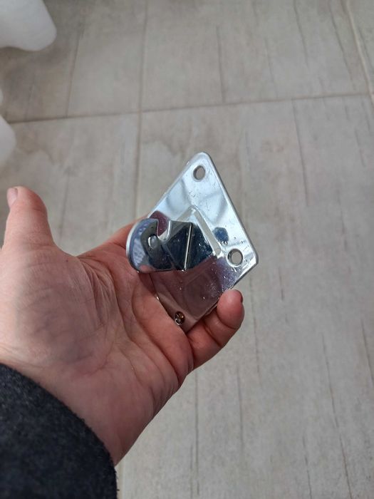 Стенна решетка, монтиран на стена апарат