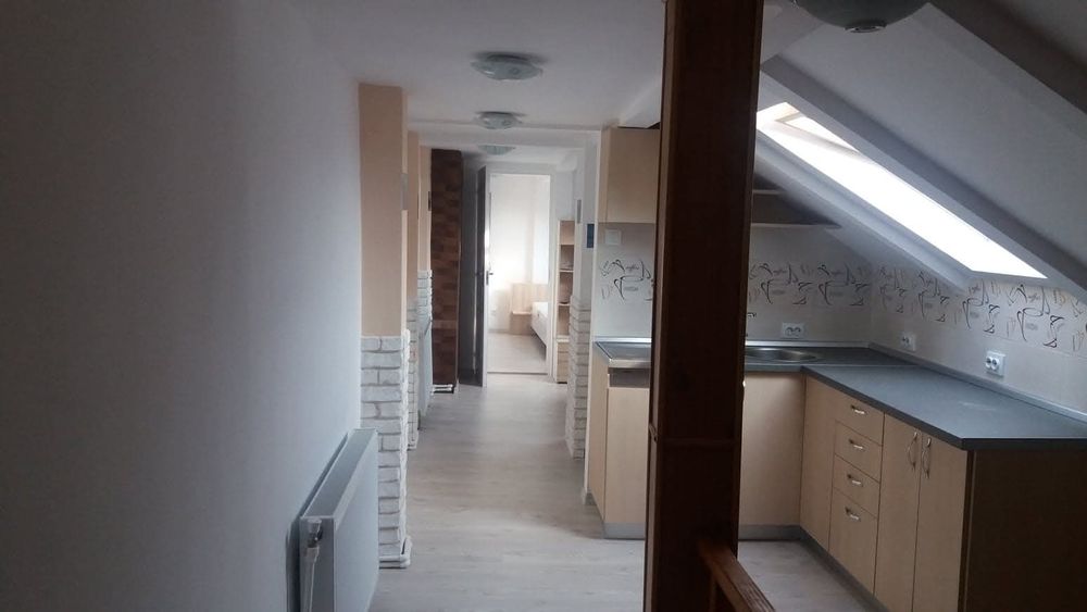 Inchiriez ap mansardă centru