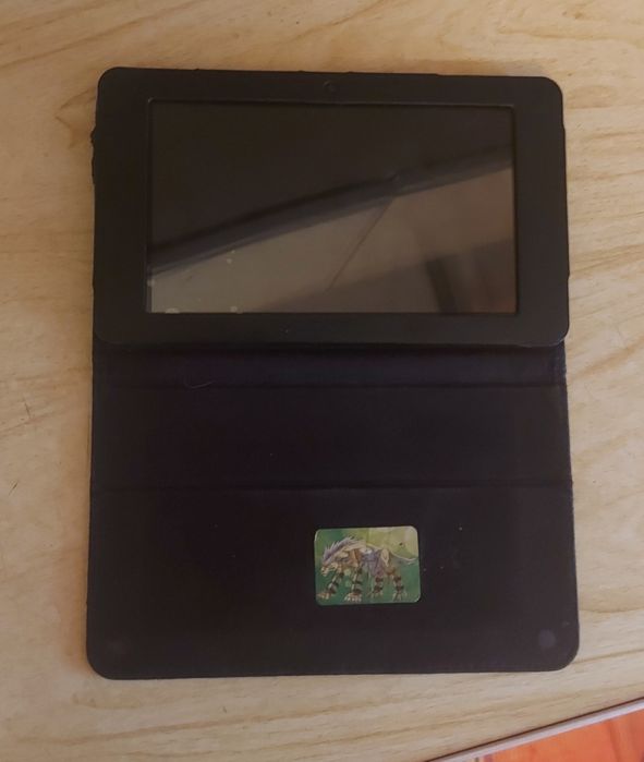 Китайский планшет с неисправным акумулятором. 5000т.