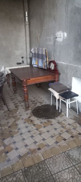 Антиквар стол сотилали.