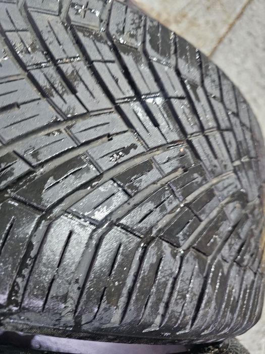 225 40 18 m+s continental allseason