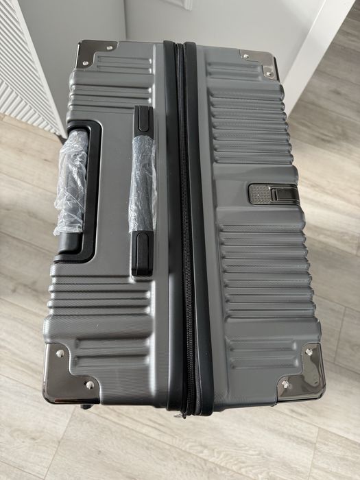 Большой чемодан размер L