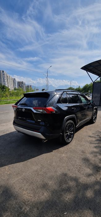 Продам Toyota RAV4 2020