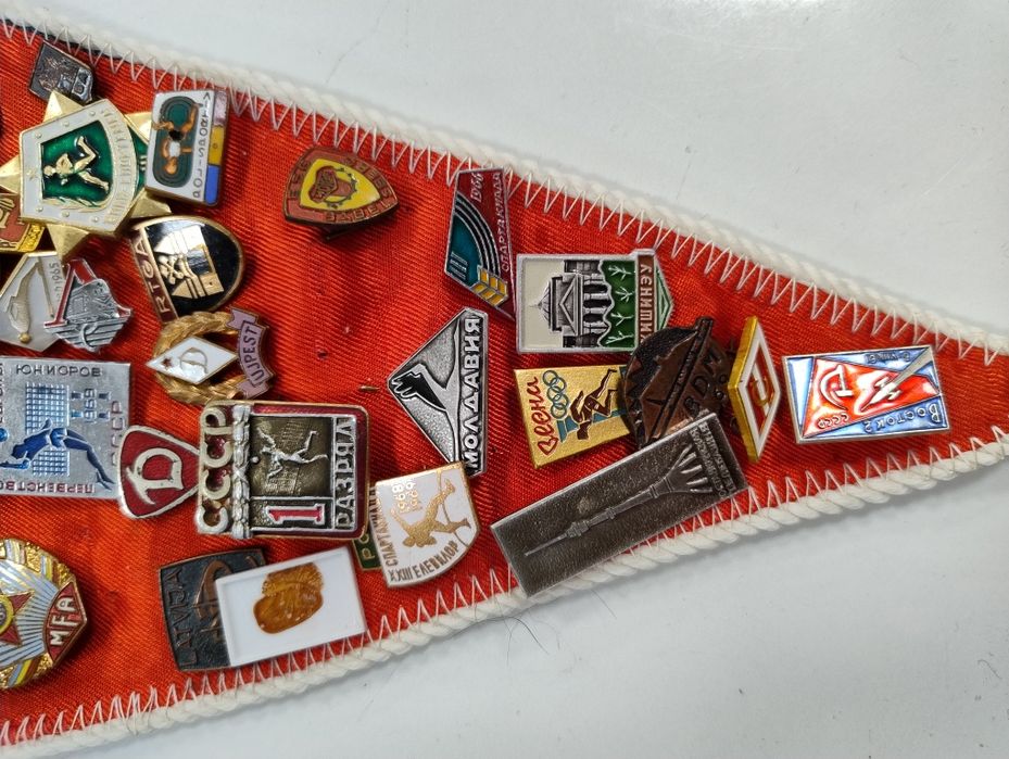 Значки - цената е за всичко