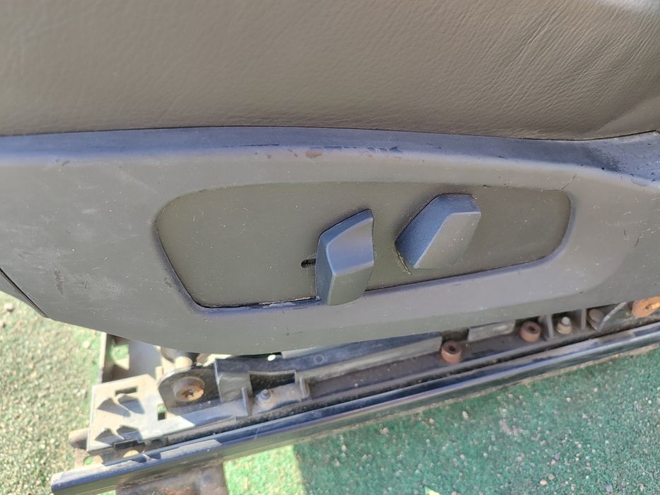 Продам передние сиденья BMW E60.