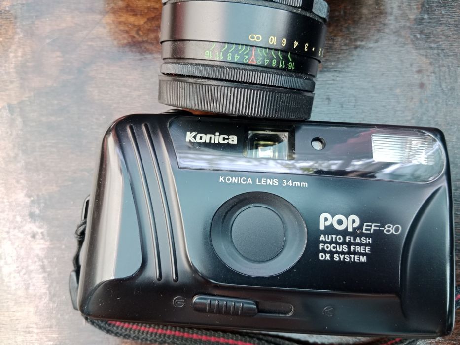 Фотоаппараты плёночные  Зенит и Коника.