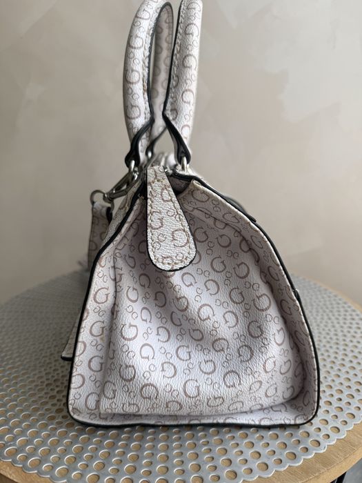 Дамска чанта Guess