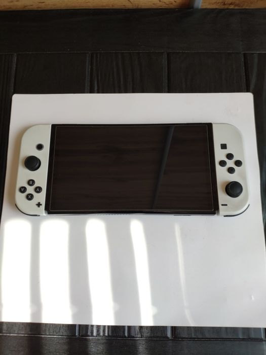 Конзола Nintendo Switch OLED
Цени :
Rabidds - 40 лв.
Spyro - 50 лв. 
T