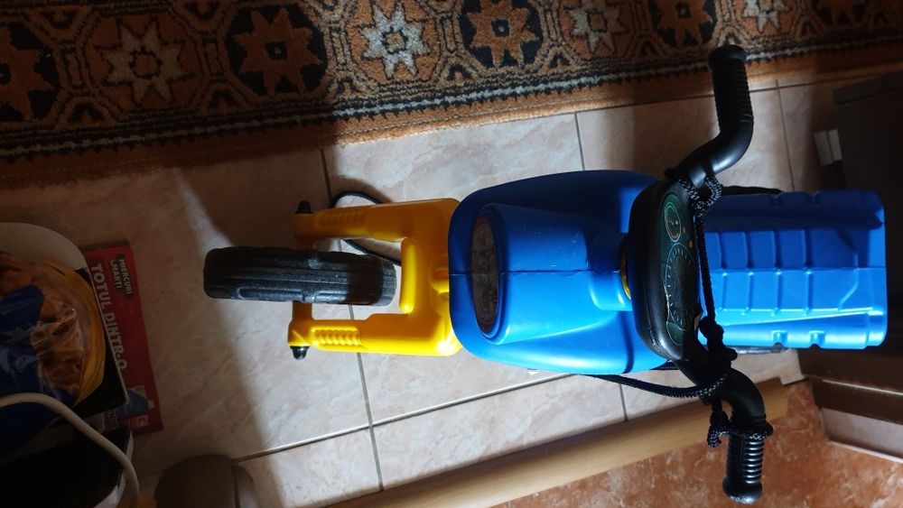 De vânzare tricicleta și antemergator