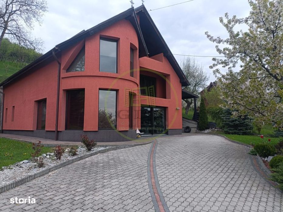 Casa de vanzare Reghin zona semicentrala.