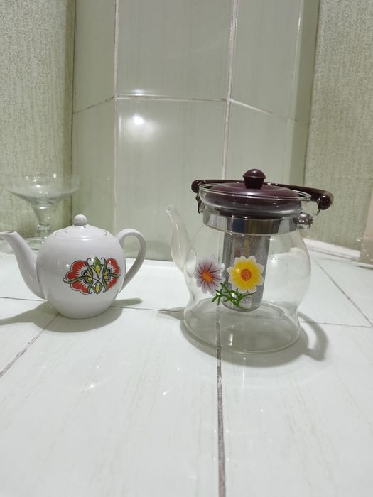 Заварочные чайники 2 л - 30000 сум,  и 0.6 л - 10000 сум, б/у