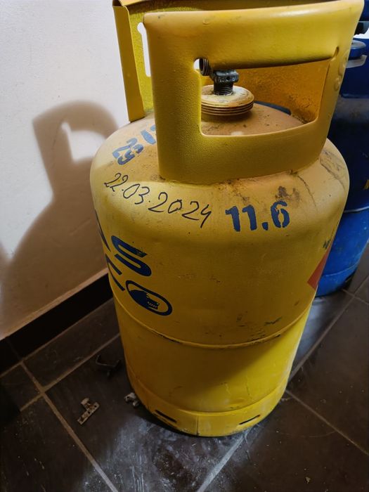 Vând două butelii pentru gaz