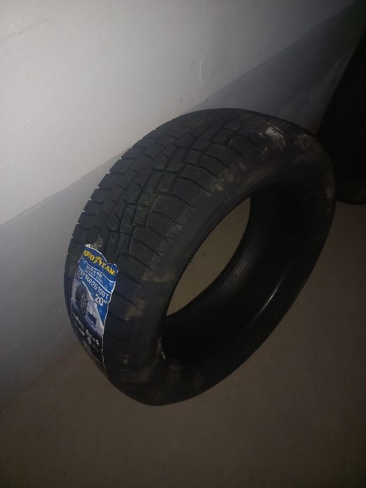 Шины зимние  GoodYear