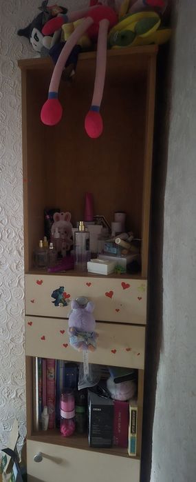 Продам мебель два шкафа и угловой шкаф.