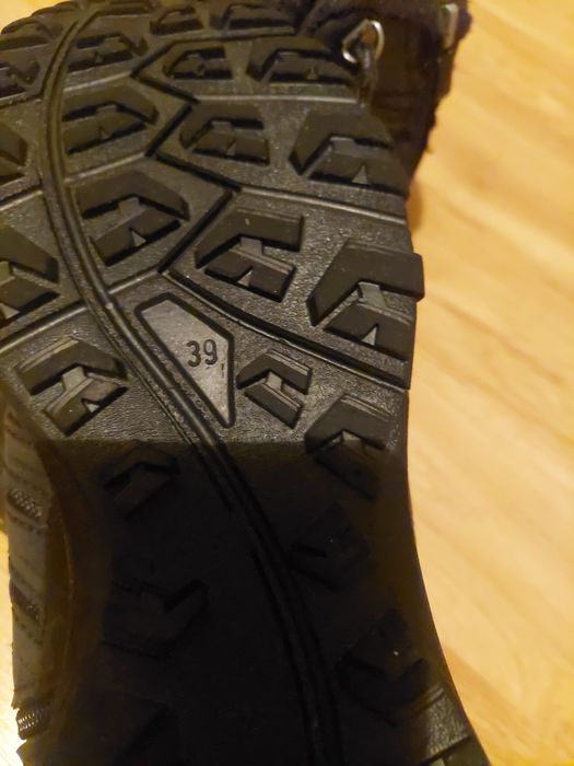 Боти 39 номер чисто нови