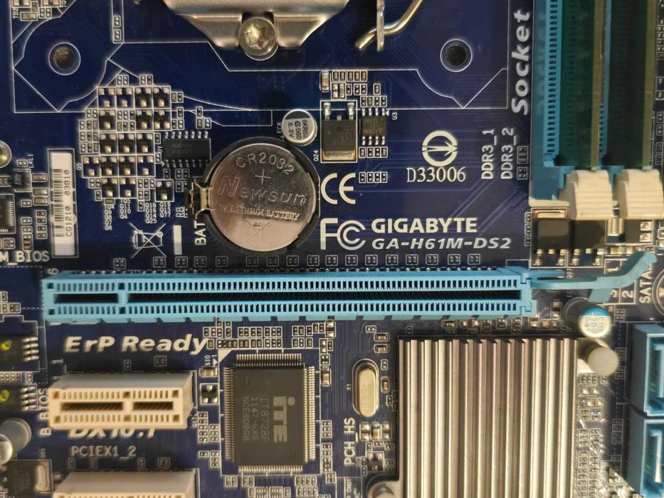 Kit Gigabyte GA-H61M-DS2, LGA1155 + Intel I3-3240 3.40GHz + 4GB DDR3 Kingston 1333MHz