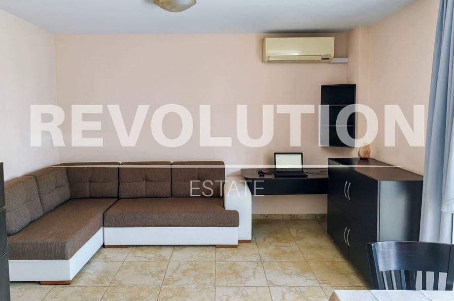 Дава се под наем Двустаен апартамент в Варна, Погреби - 58 кв.м за 375 € - Снимка #1