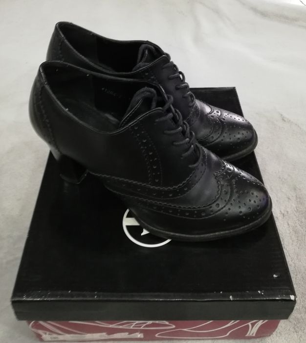 Продам полуботинки женские