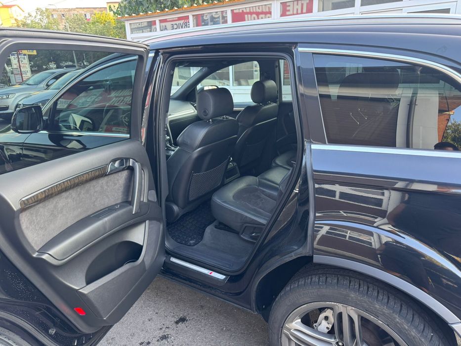 Vând Audi Q7 S-Line