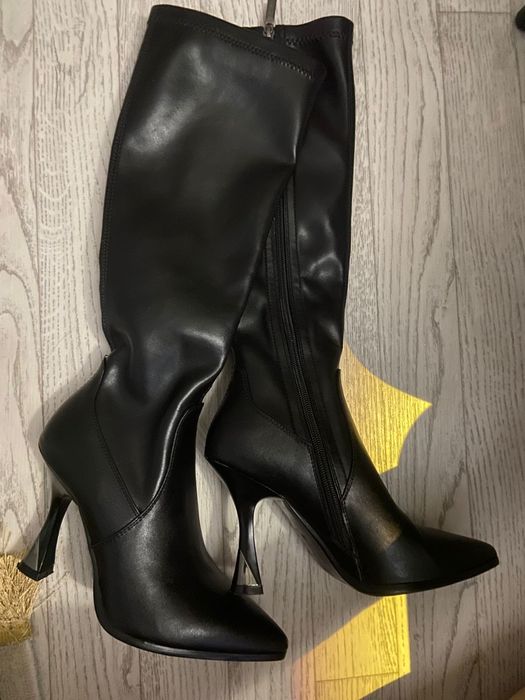 Сапоги чулки 
размер 36,каблук 11 см, голенище 31