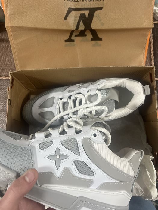 Se vand louis vuitton skate gray