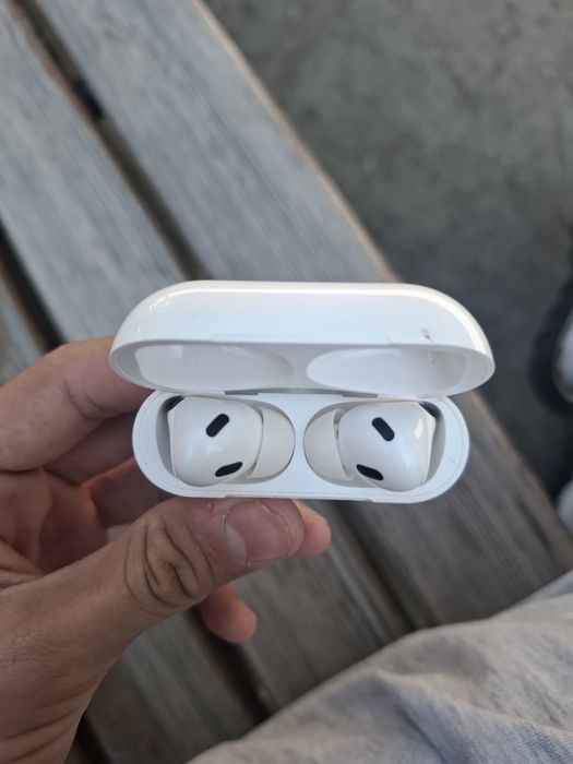 Наушники AirPods
