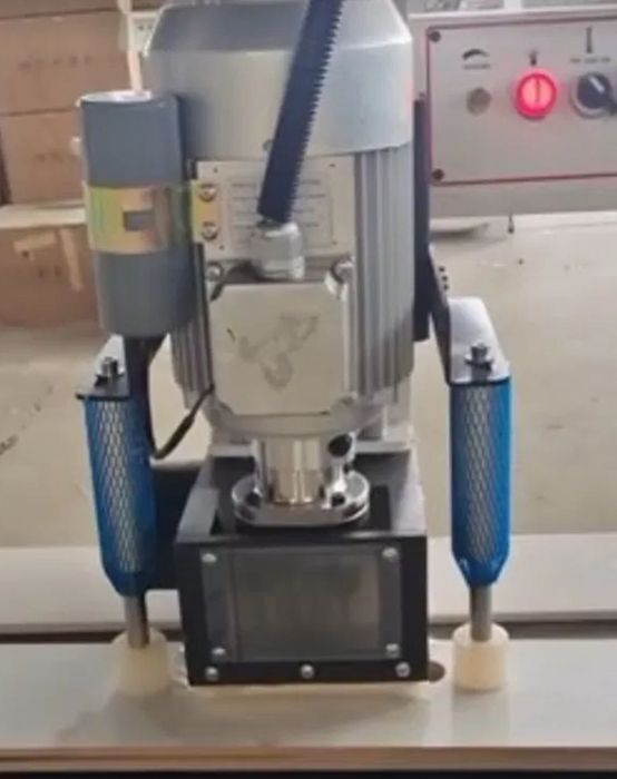 Пробивна машина за панти