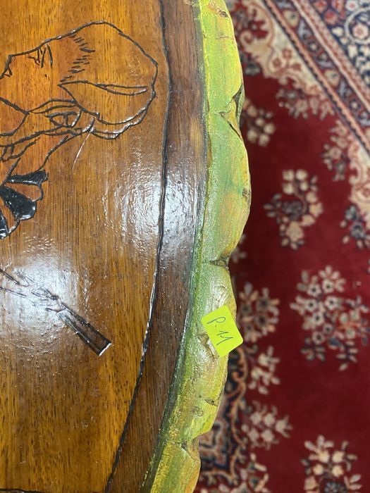 Стара авторска маса с подпис на художника