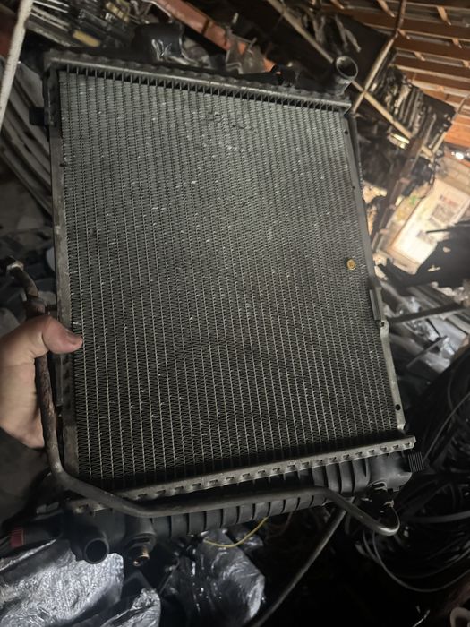 W124 мерседес бенз радятр без кандиёр м104