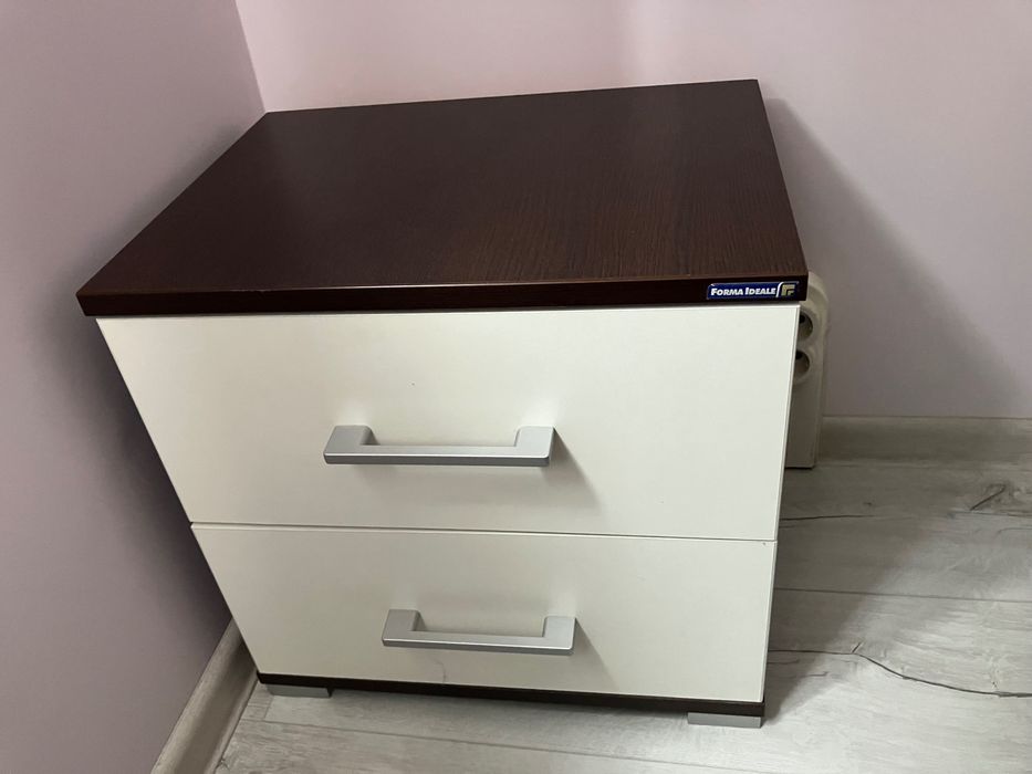 Комплект от 2 нощни шкафчета и скрин